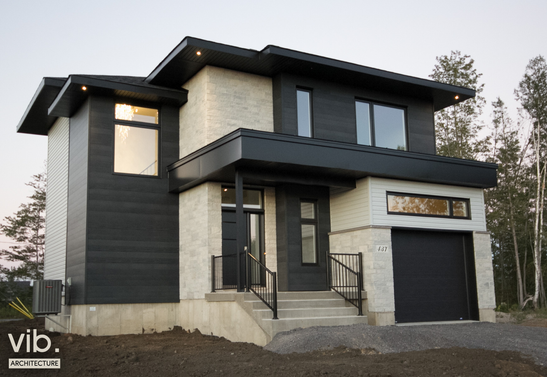 Façade d’une des 3 maisons au design contemporain, construites en 2017, une réalisation Moderno
